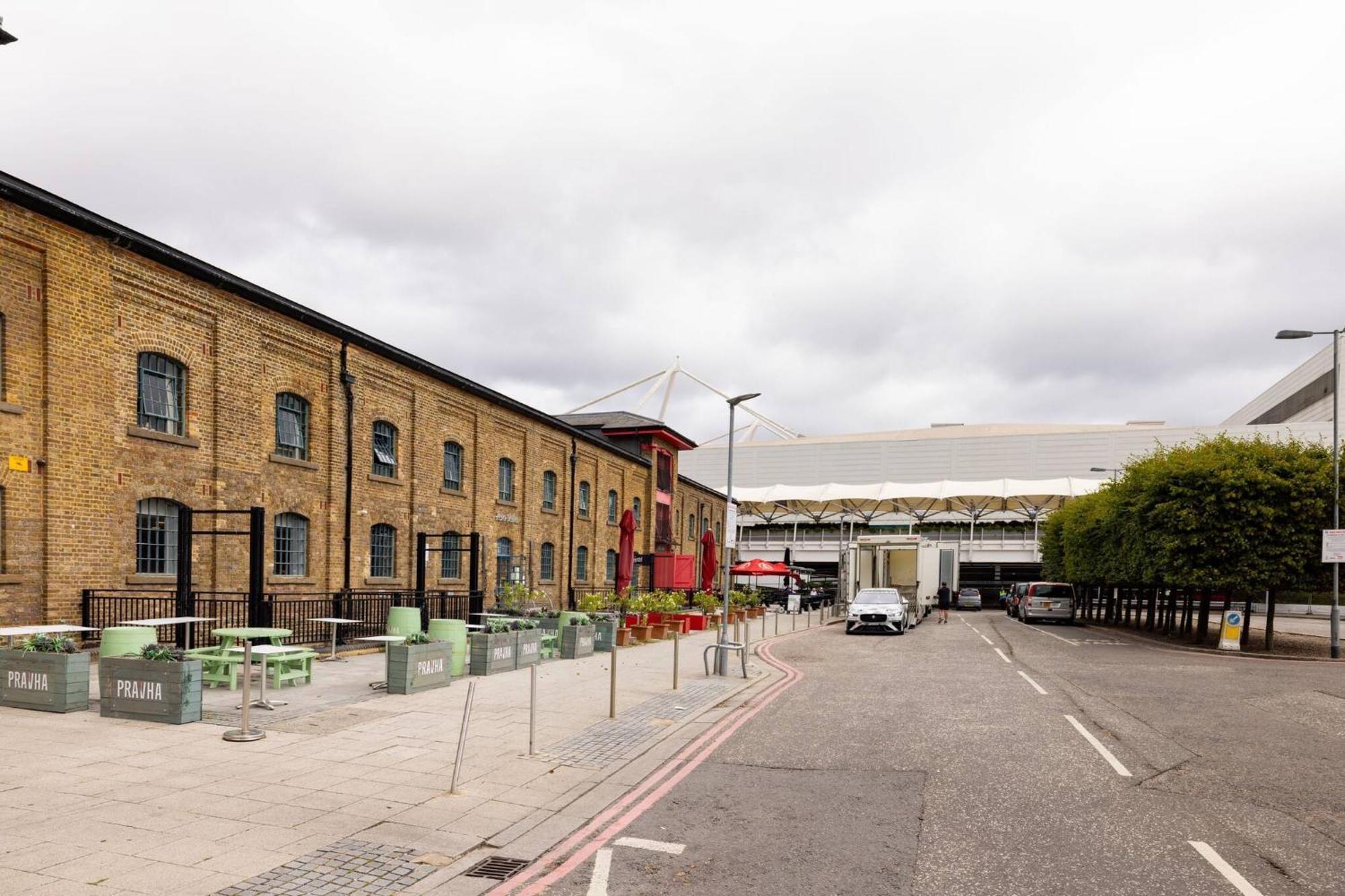 Wild Roses Serviced Apartments - Excel Warehouse 2 London Exterior foto